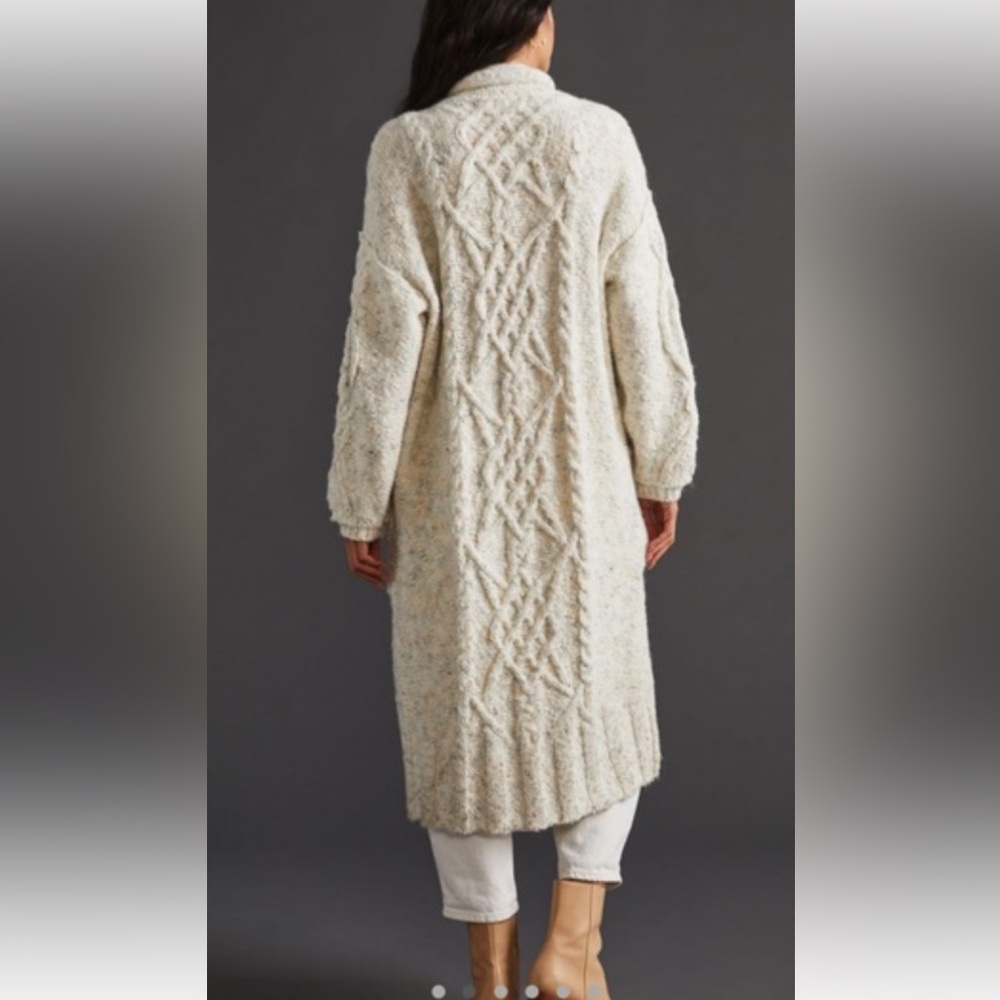 Cozy Women's Speckled ivory Sweater,with gray and gold specks,gently used,